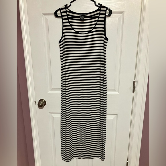 *🧡3/20$* NWOT* Black & White Striped Maxi Dress - Picture 1 of 2